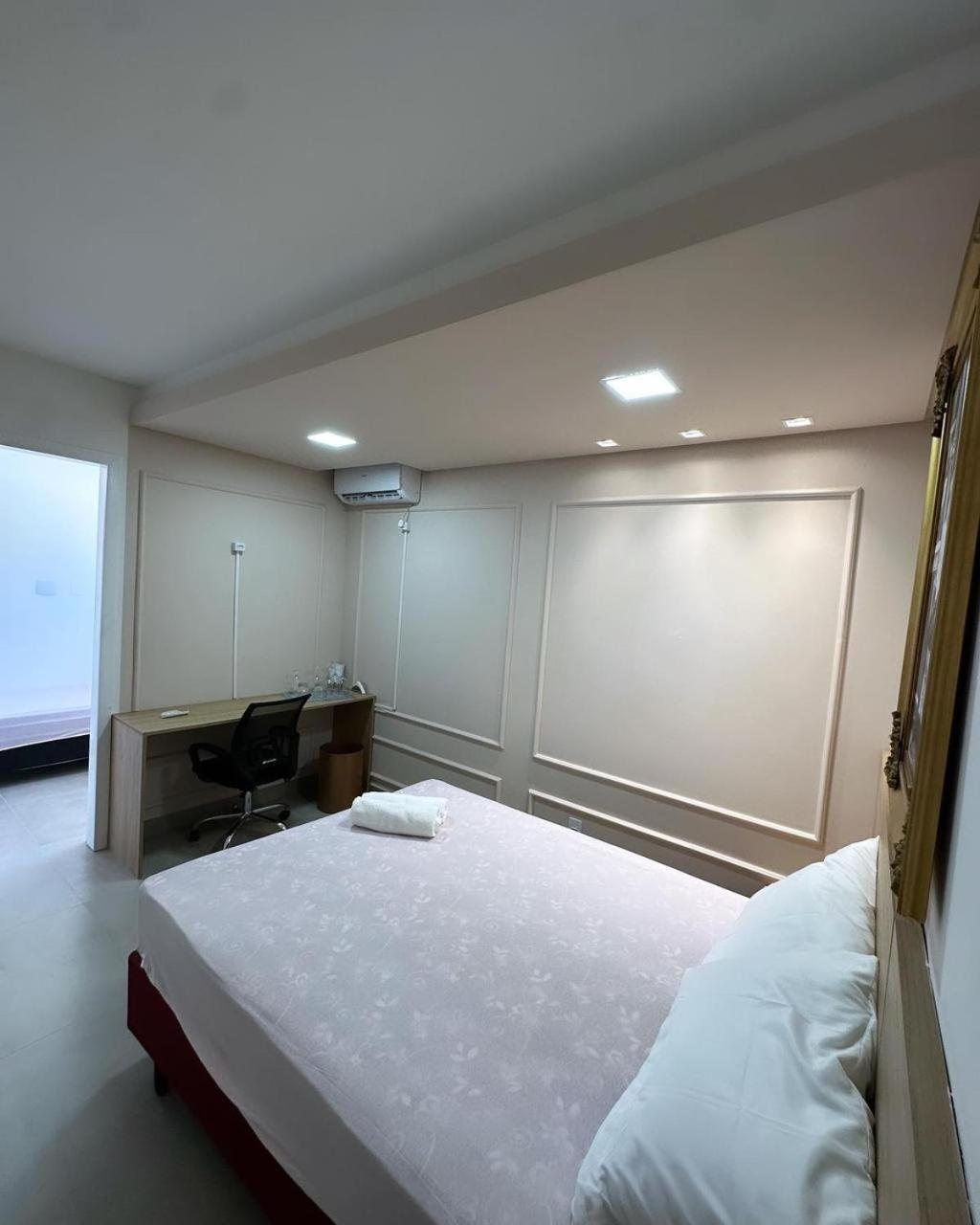 Casa / Pousada Penelope Bed & Breakfast Balneario Camboriu Exterior photo
